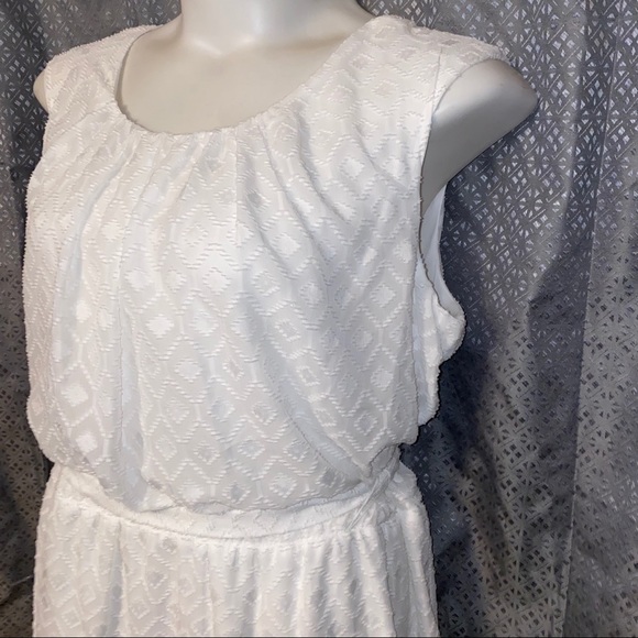 ⬇️RobbieBee white textured tie waist dress - Picture 2 of 4